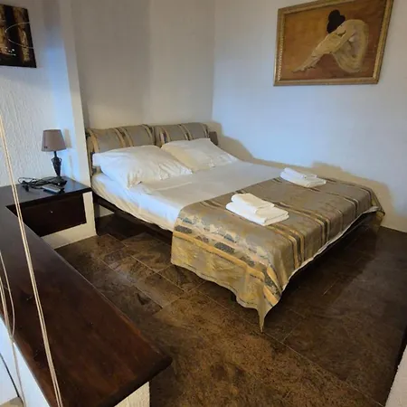 Trogir Apartments 4 Rooms *