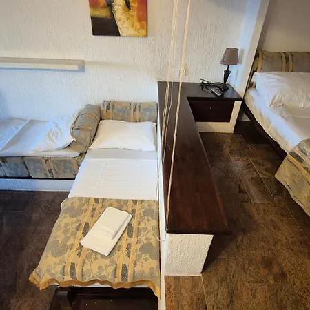 Trogir Apartments 4 Rooms Apartman *